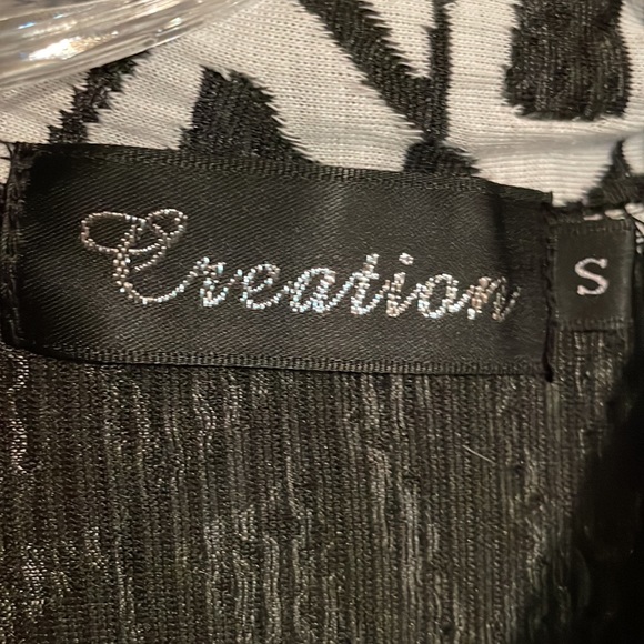 A classic tunic style with cow neck and overlay front - Picture 2 of 5